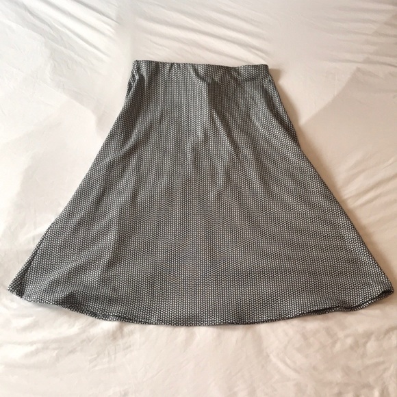 NWT ANN TAYLOR A-Line Patterned Navy/White Skirt - Picture 6 of 7